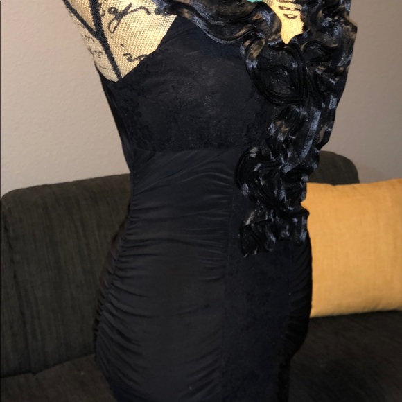 Black dress with ruffles - Picture 3 of 4